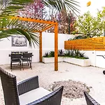 Olival Terrace | Lapa & Santos *