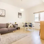 Olival Terrace | Lapa & Santos Apartment Lisbon
