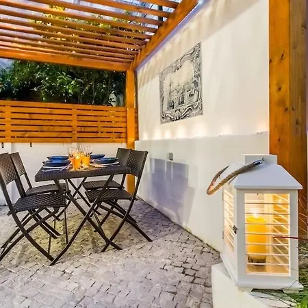Santos Blue Tiles Apartment Lisbon